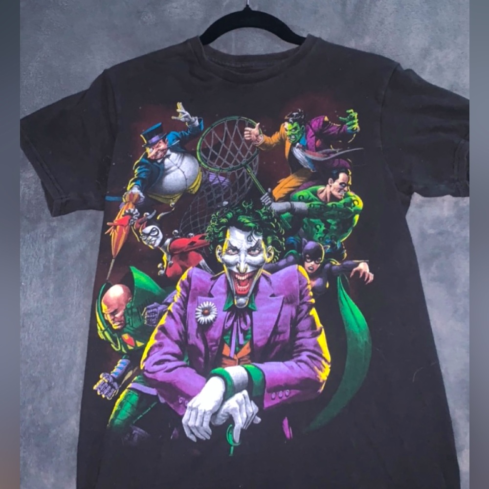 Men’s Y2K dc graphic shirt